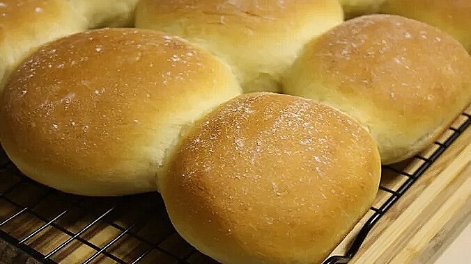 Classic Dinner Rolls With Few Ingredients 
