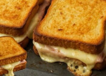 Grilled Ham and Cheese Sandwich with Mayo – Easy, Creamy, em 10 minutes