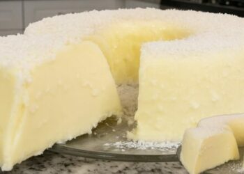 No-Bake Creamy Coconut Dessert – Super Easy Blender Recipe!